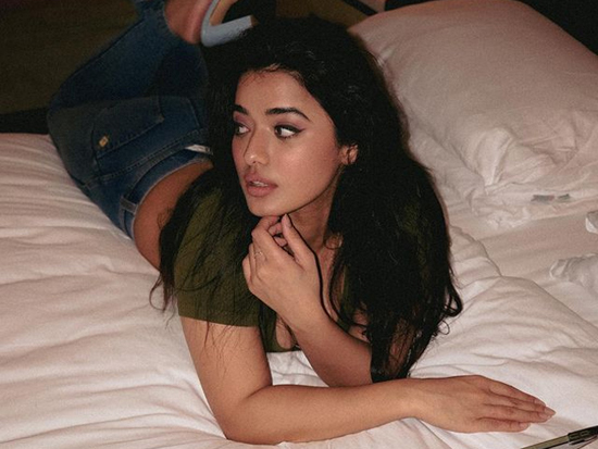 Dazzling Poses Of Ketika Sharma